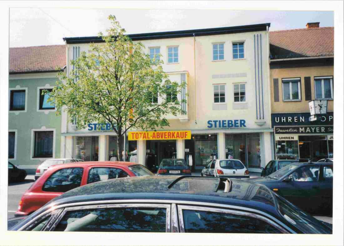 "Moden Stieber" (Hauptplatz 8): kurz vor der Schließung im Jahr 2003