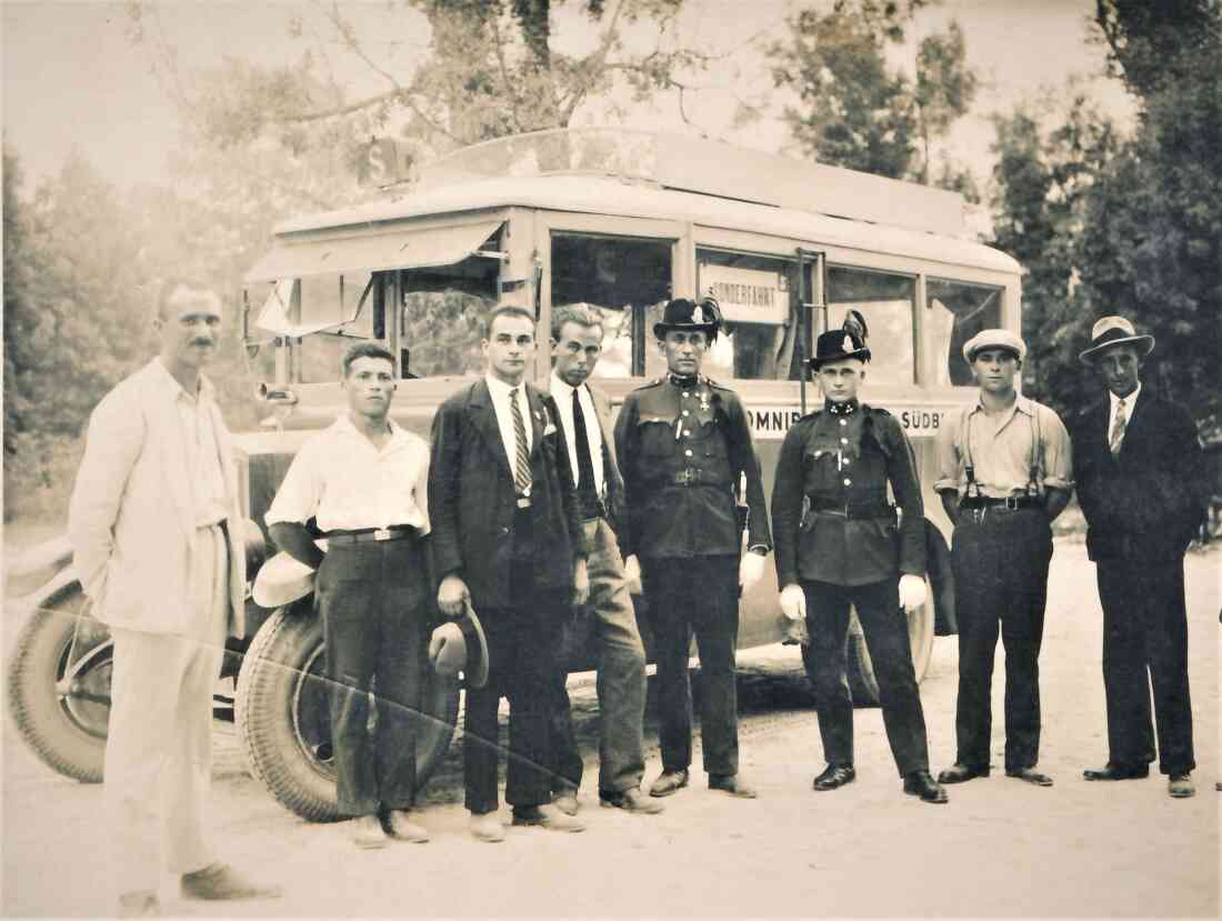 Bus der "Omnibuslinien Südburg" bei einer Sonderfahrt