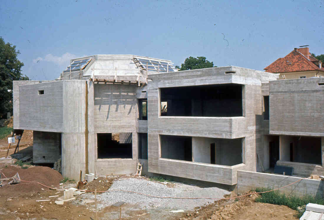 Das Kontaktzentrum als letzter Teil des im Bau befindlichen Kichenkomplexes der röm. kath. Osterkirche