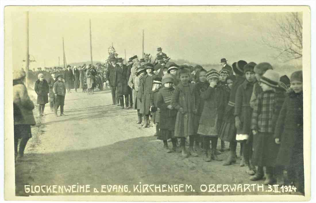 Evang. Pfarrgemeinde: Glockenweihe - "Einzug" der Glocke