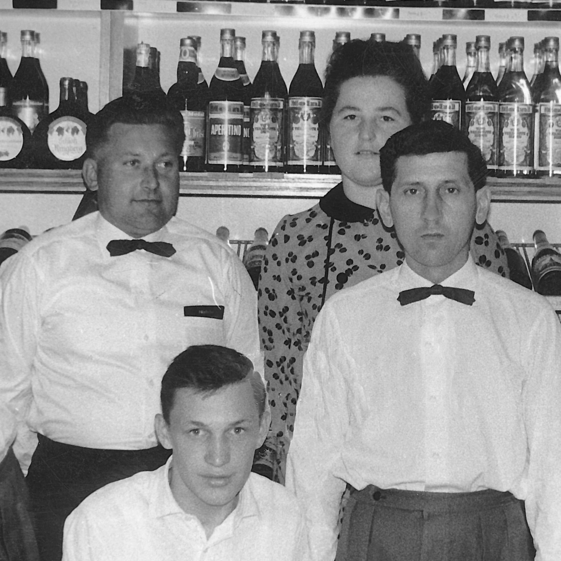 Teile der Belegschaft bei "Julius Meinl" (Wienerstraße 8a) - Garber/Diehs/Gangoly/Pathy