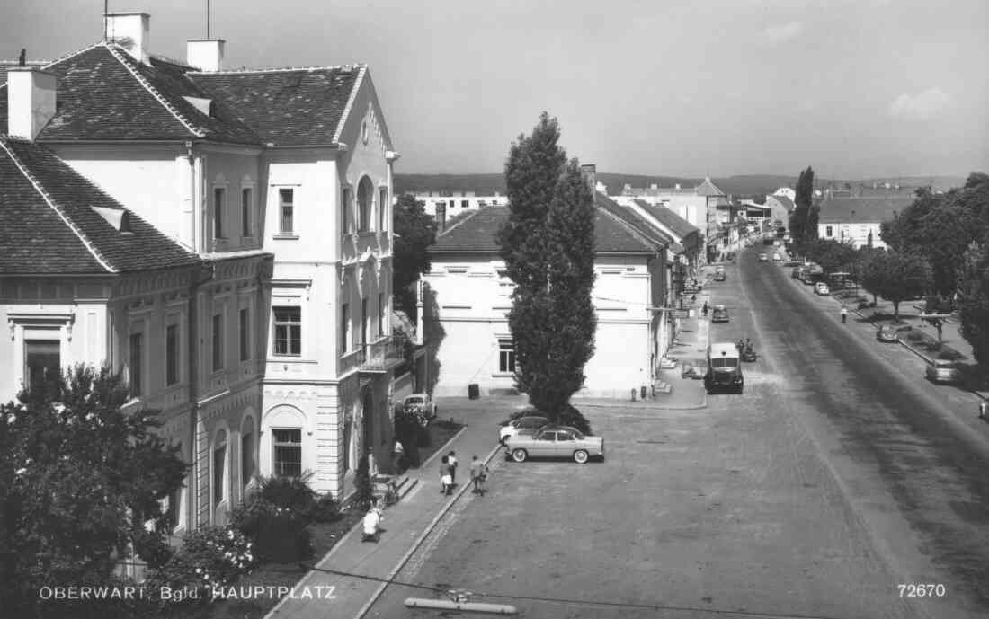 Ansichtskarte: Hauptplatz mit Gerichtsgebäude