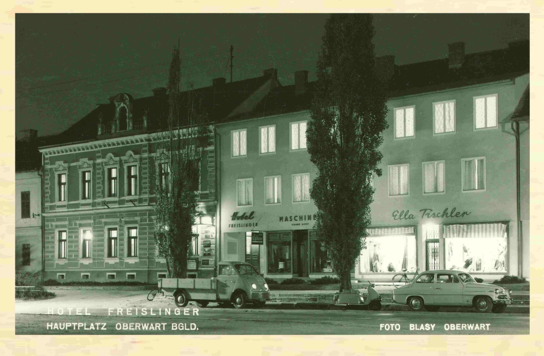 Ansichtskarte: Hotel Freislinger - Hauptplatz Oberwart BGLD - bei Nacht (OW 146 / Hauptplatz 3 und 5)