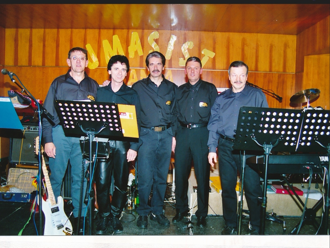 Röm. kath. Pfarre: Binkerlball 2002  mit der "Umasist-Banda" - Werban/Muth/Tomisser/Gilschwert/Sattler