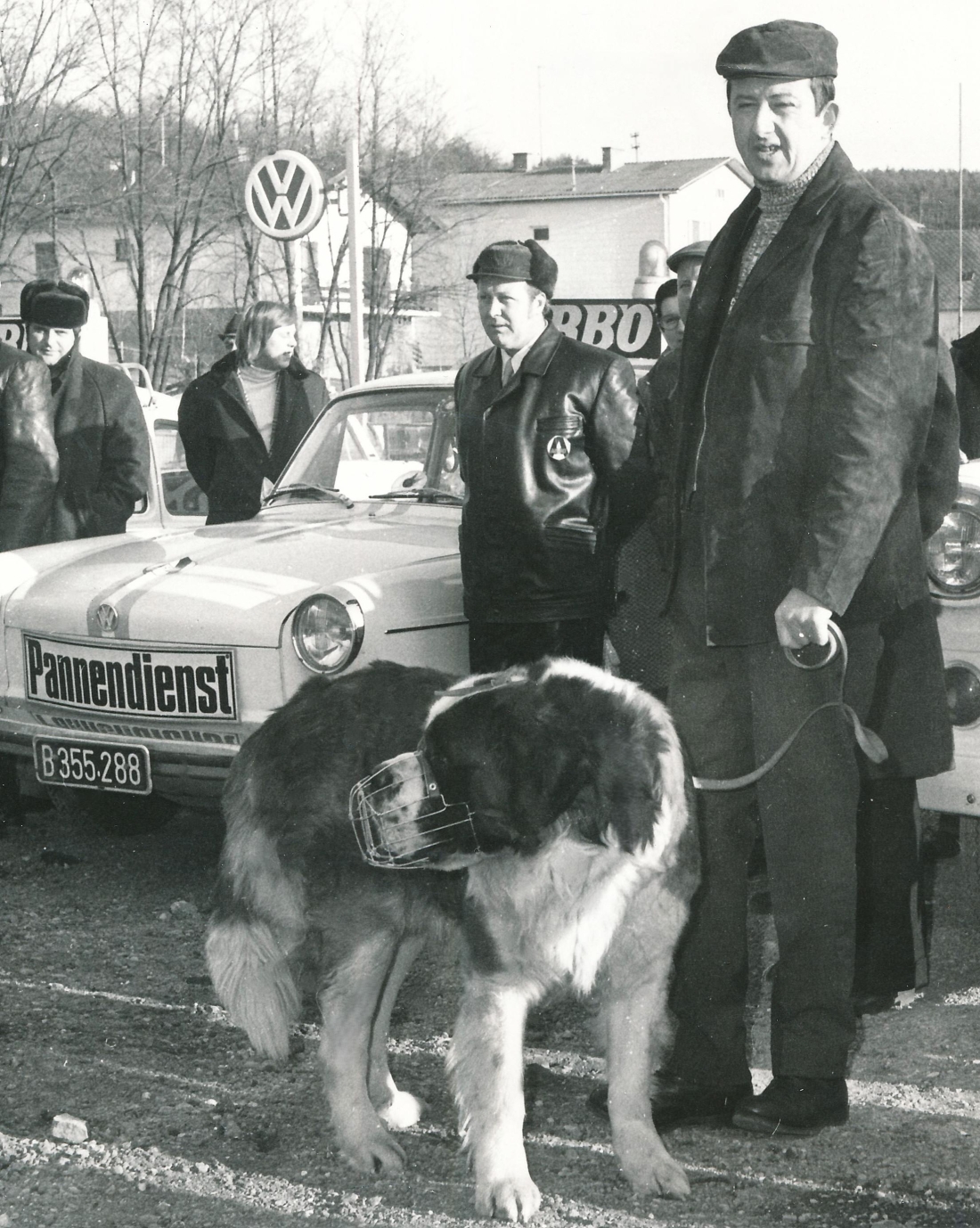 ARBÖ: Übernahme eines VW-Pannenfahrzeugs - auch Weiße Bernhardiner genannt - durch Michael Hadl
