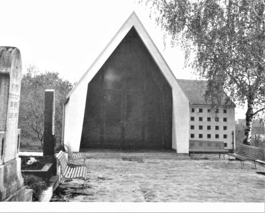 Evang. Pfarrgemeinde AB: Aufbahrungshalle am Friedhof