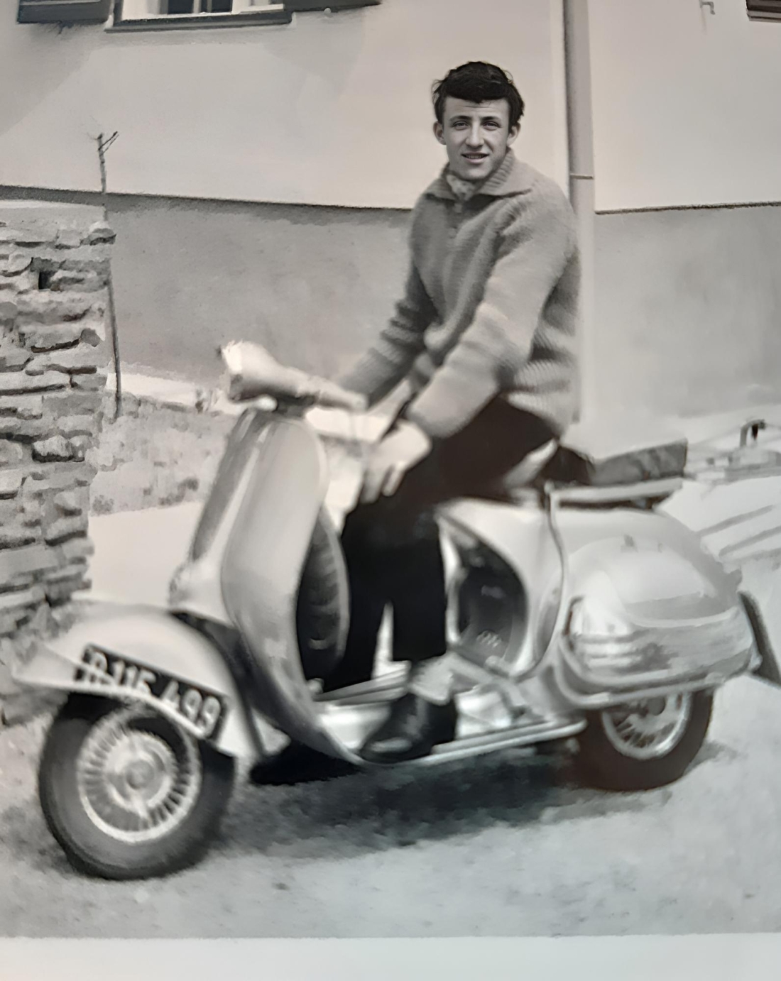 Erich Steurer (*1939/+2024) auf seinem Vespa GL Motorroller