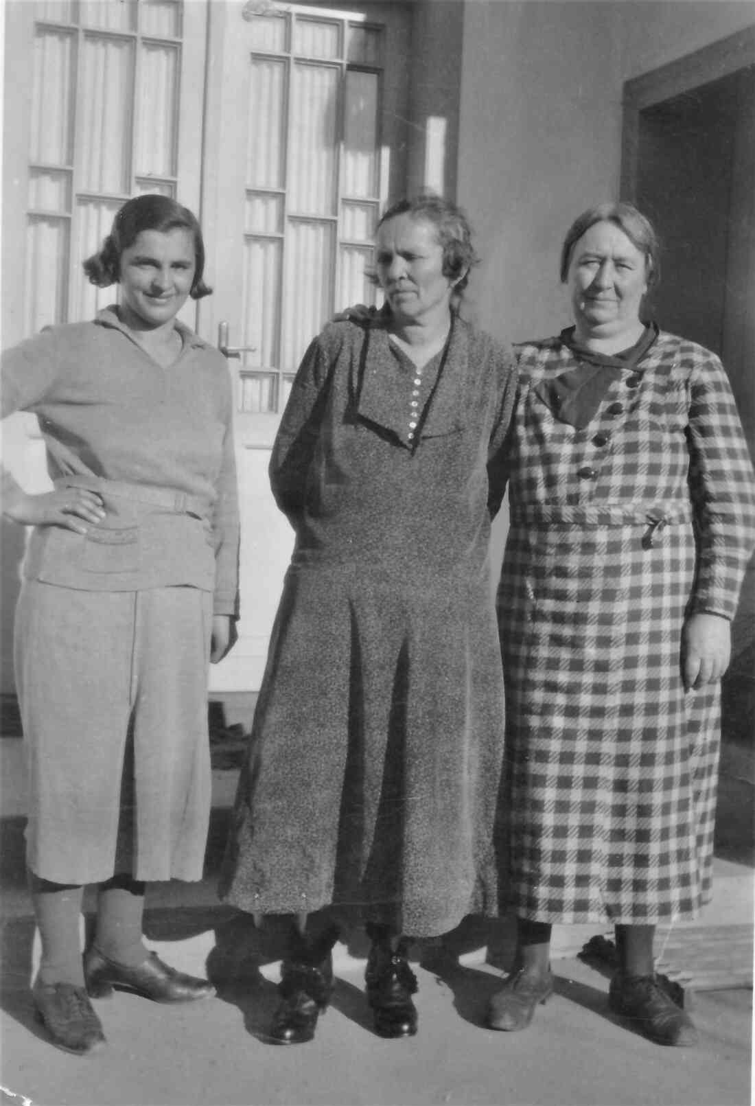 Drei Frauen: Fr. Dunst, Fr. Falb und Fr. Schermann