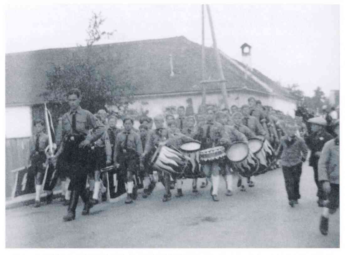 NAZIS - März 1941: Aufmarsch der HJ in der Grazerstraße