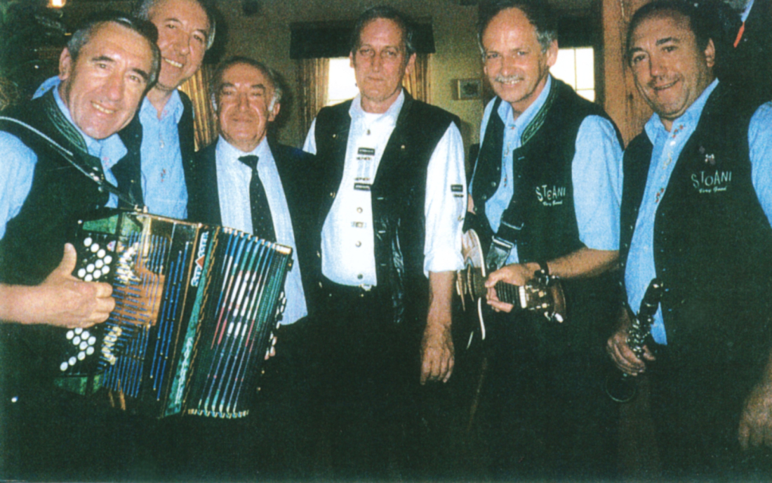 St. Martin: die Stoakogler im Buschenschank Bernhard anlässlich des 70-ers von Ferry Bendekovits