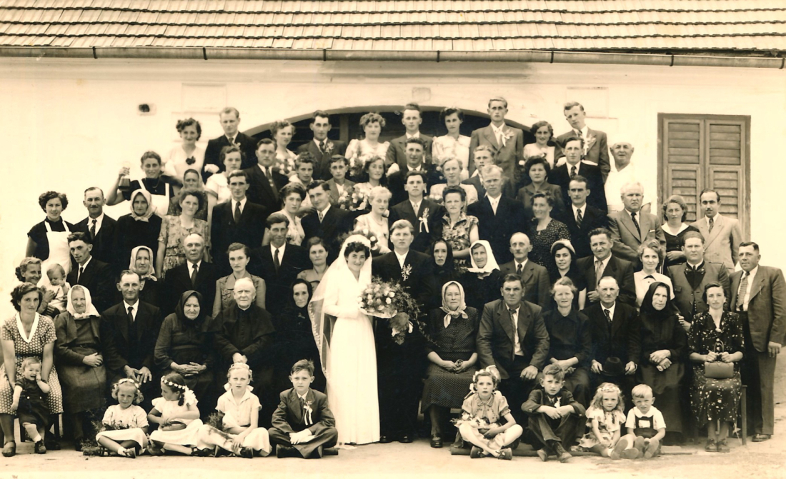 St. Martin: Hochzeit Anna Javorits (*1933) und Josef Halper (*1933/+2013) - die Hochzeitsgesellschaft