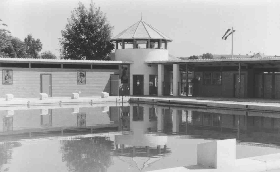 Das neue Freibad / Städtisches Schwimmbad (Badgasse 6) im Eröffnungsjahr