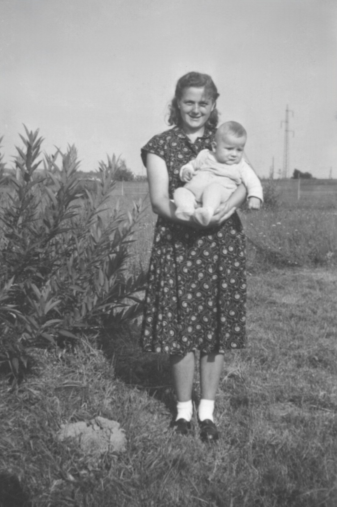 Anna Erdely (geb. Mohat) mit Sohn Emmerich jun.