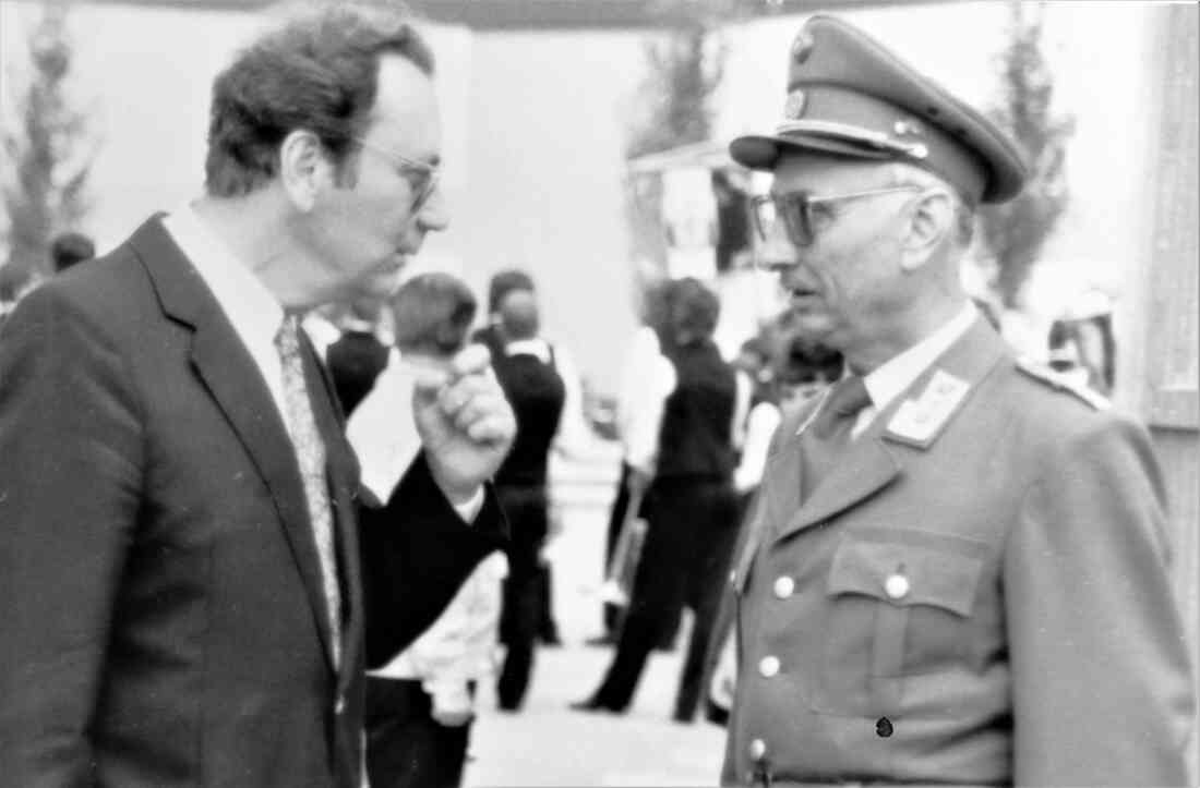 Inform 1984: Der röm. kath. Stadtpfarrer Dr. Ladislaus Triber und Gendarmerie-Postenkommandant Franz Ulreich