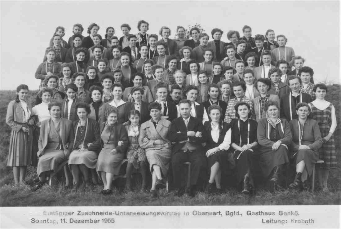 Gruppenbild: Zuschneide-Unterweisungsvortrag im Gasthaus Benkö