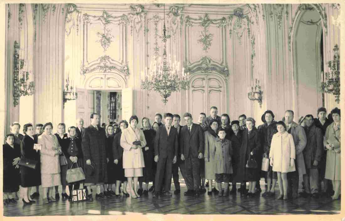 Eine Gruppe von OberwarternInnen besucht das Schloss Schönbrunn