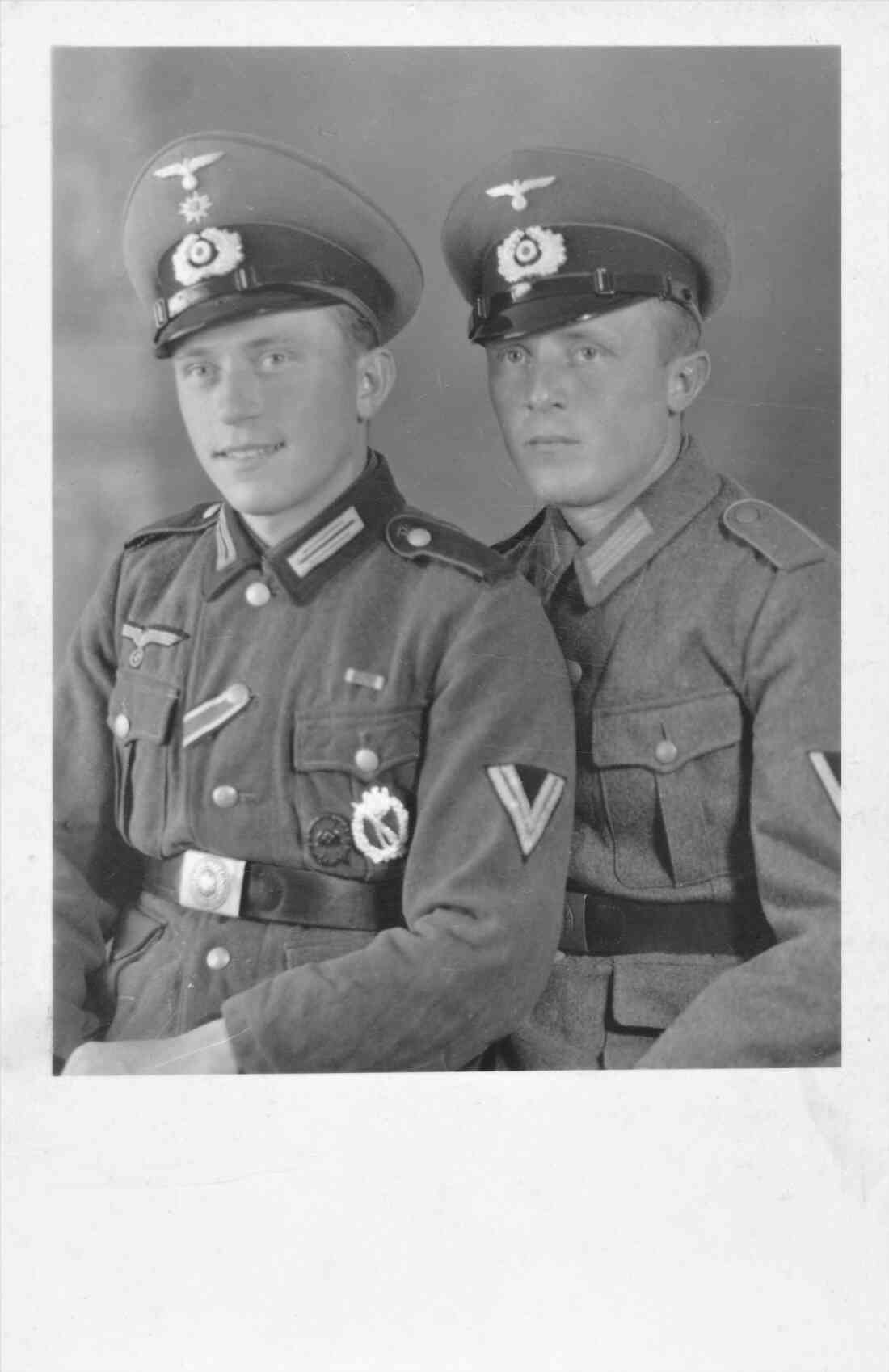 Johann und Alexander Benkö als Soldaten der Deut. Wehrmacht - Alexander: gefallen im Osten