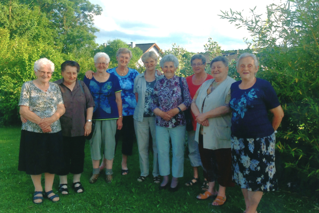 St. Martin: eine Gruppe von Freundinnen anlässlich des 79. Geburtstags von Anna Mirtl - Bernhard/Guger/Halper/Stelzer/Wessely