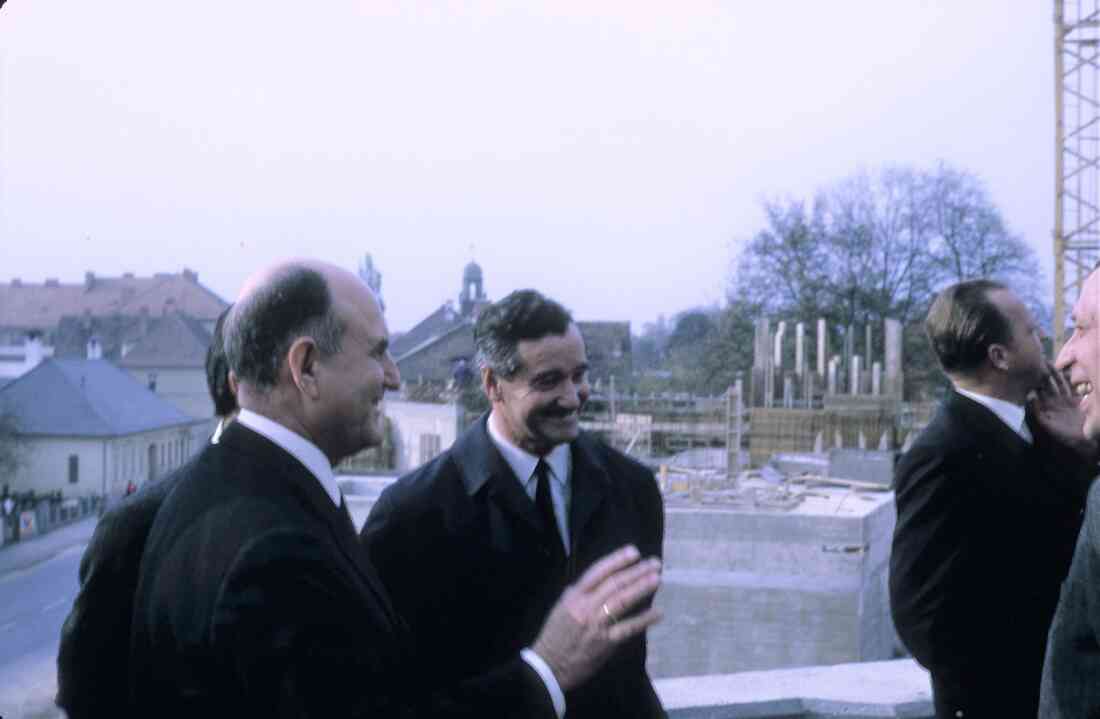 Bau der neuen röm. kath. Osterkirche: Besuch des Bundeskanzlers Dr. Josef Klaus