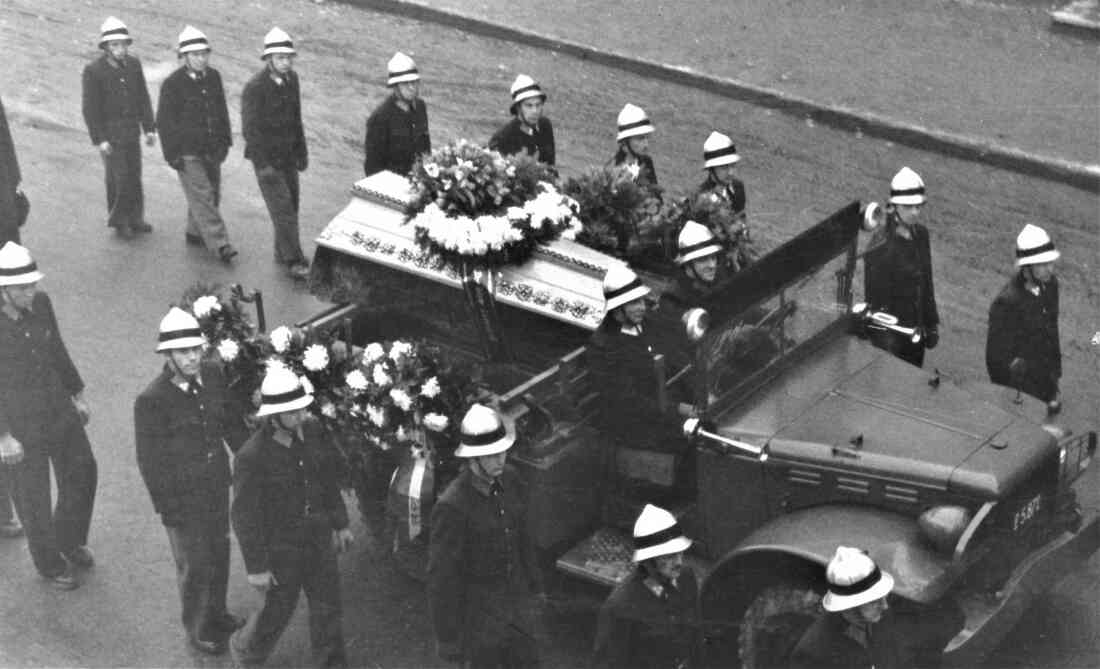 Feuerwehr: Trauerzug - Begräbnis Samuel Hutter +12.11.1957 (evang. AB)