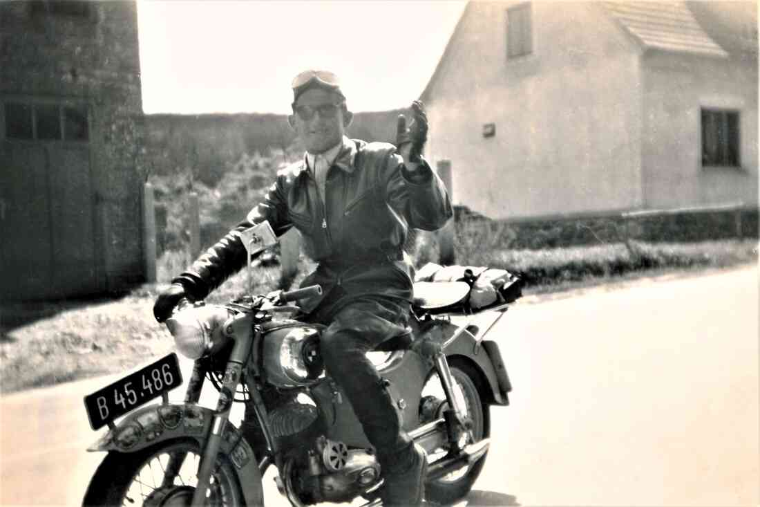 Josef Böcskör (*1933) auf seiner Puch 250 TF