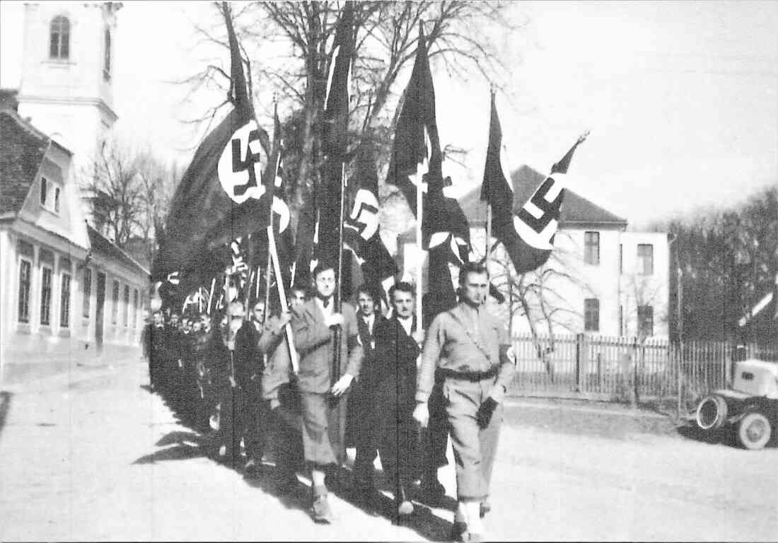 NAZIS: Abmarsch nach einer Kundgebung der Nationalsozialistischen Deutschen Arbeiterpartei - NSDAP (Evang. Kirchengasse)