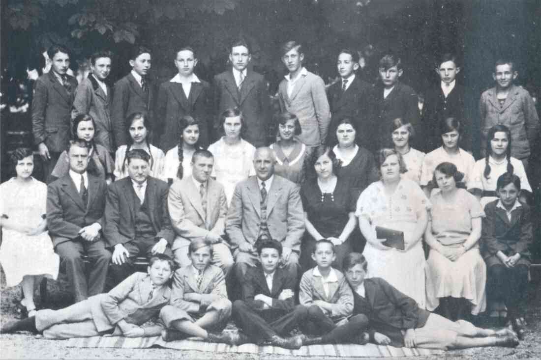 Klassenfoto der 2. Kl. Hauptschule 1929/30 - im ersten Jahr der Schulgründung