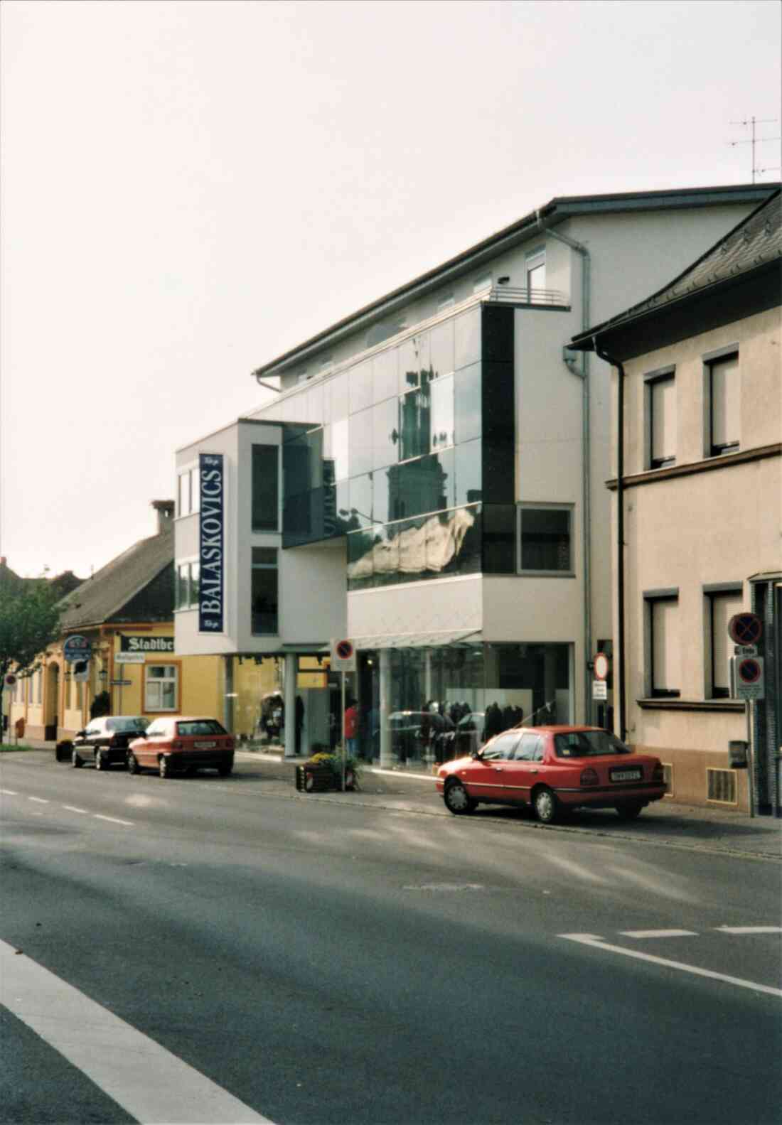 Wohn- und Geschäftshaus Steinamangererstraße 4 nach der Fertigstellung