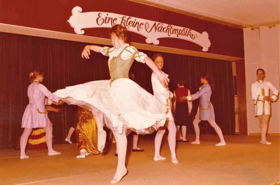 Städt. Ballettschule - zum 20-jährigen Bestehen: "Eine Kleine Nachtmusik"