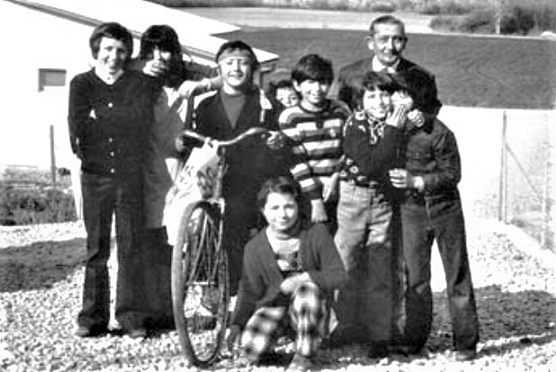 Johann "Kalitsch" Horvath (*1912 / +1983) und Kinder in der 3. Romasiedlung