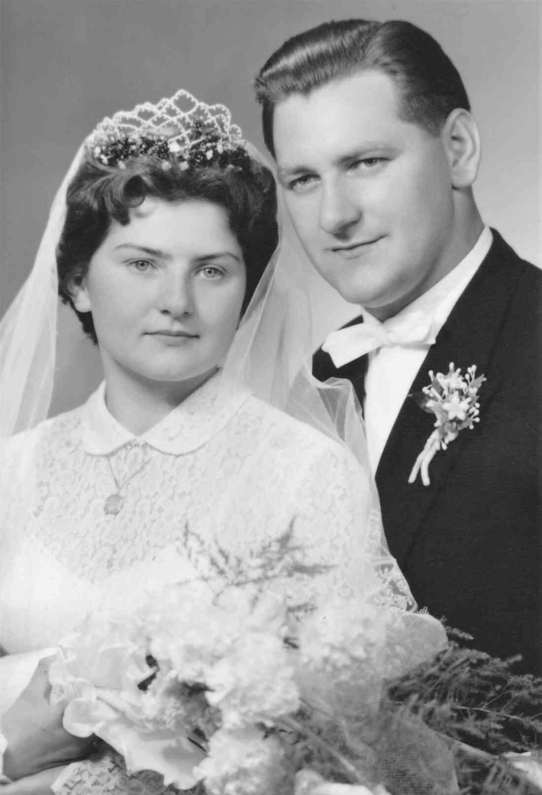 Das Hochzeitspaar Hedwig Jürschick (*12.3.1934/ +8.3.2023) und Alfred Goger (*6.1.1932/ +5.5.2012),