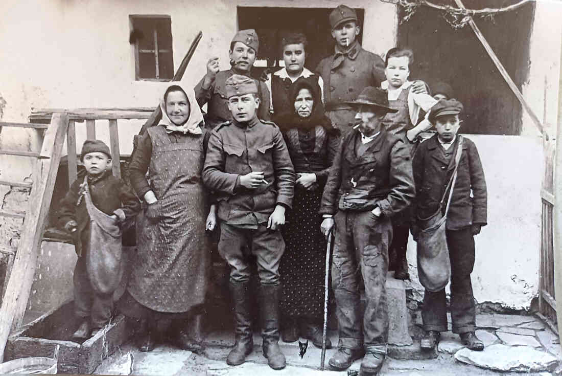 Ehepaar Alexander Imre (*1866/+1934) mit Soldaten im I. Weltkrieg - OW 554 / Grazerstraße 9