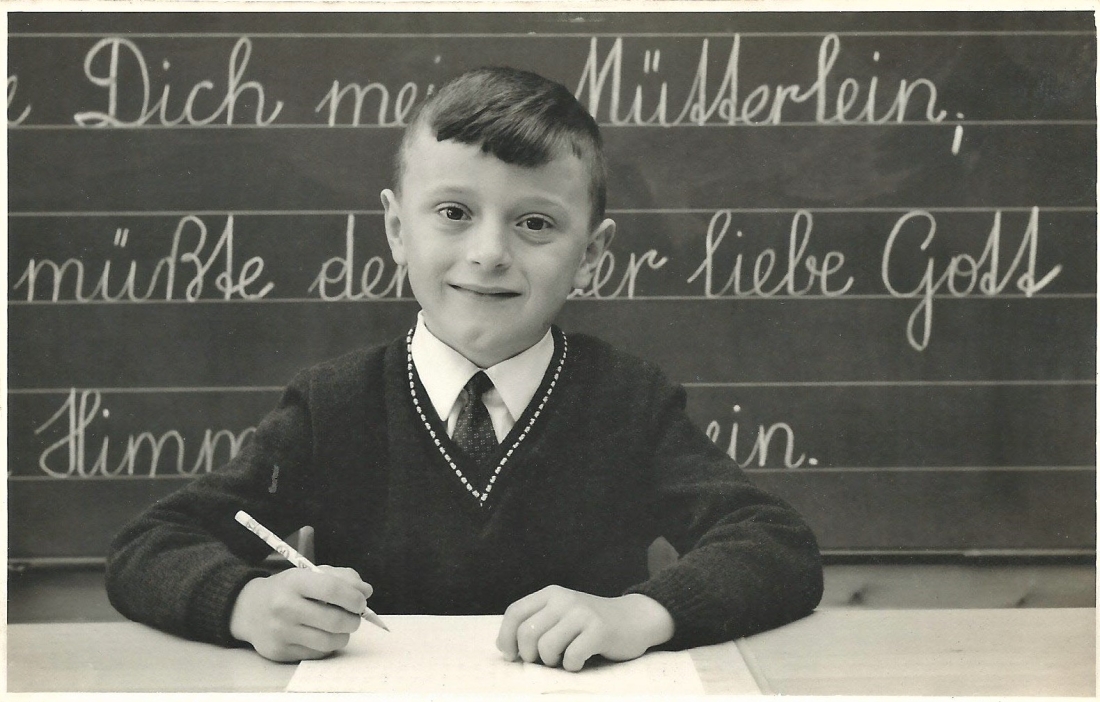 Aufnahme zum Muttertag: Alexander Mohat (*1957) in der 2. VS