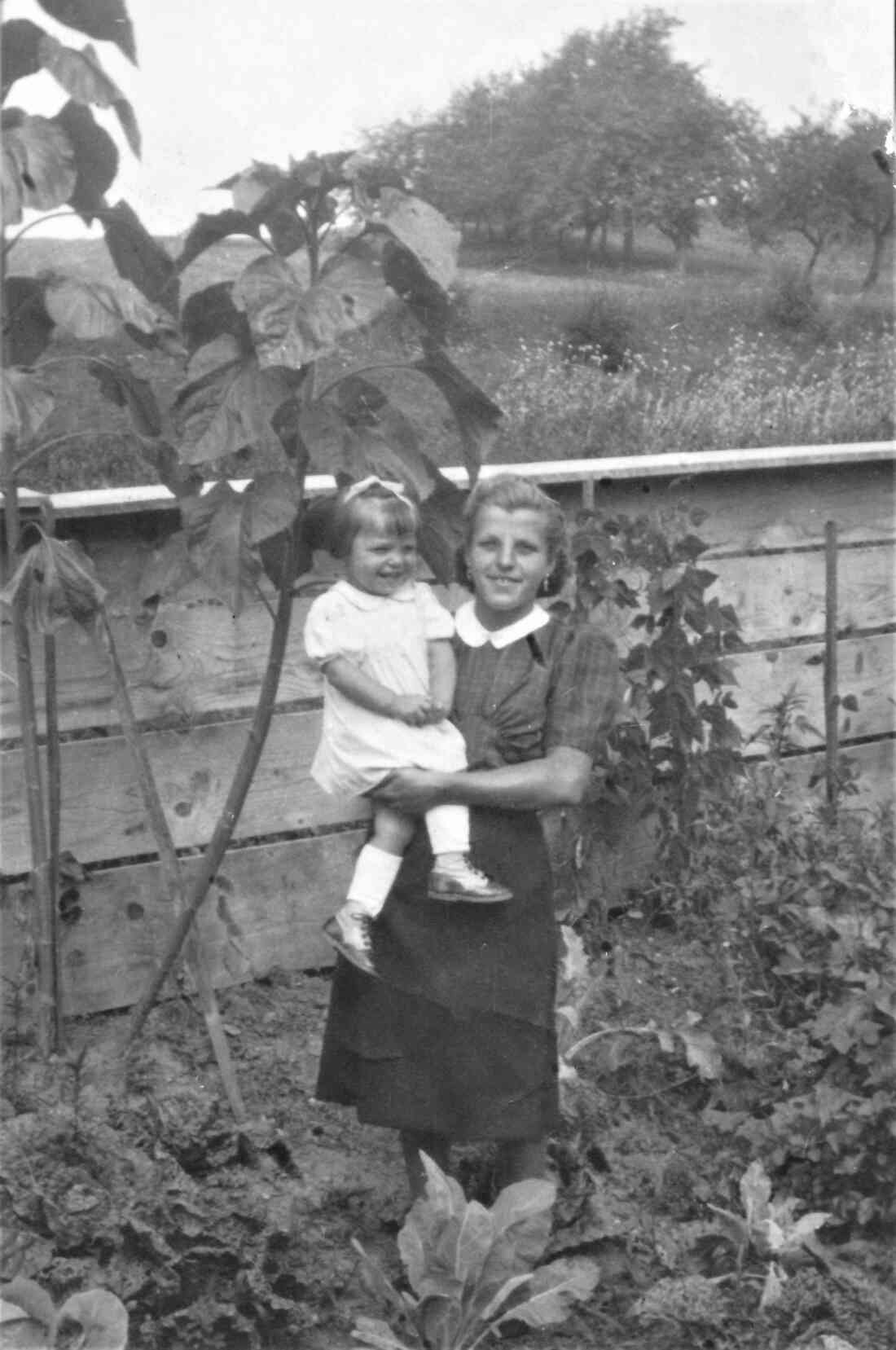 Julianna Faith (verh. Seidl) und ihre Tante Anna Faith (verh. Krautsack)