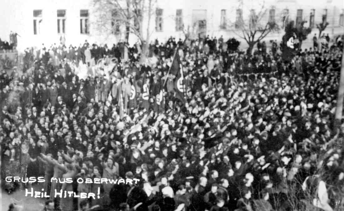 NAZIS - Feber 1938: Kundgebung der Nationalsozialisten mit ca. 8.000 Teilnehmern am Hauptplatz