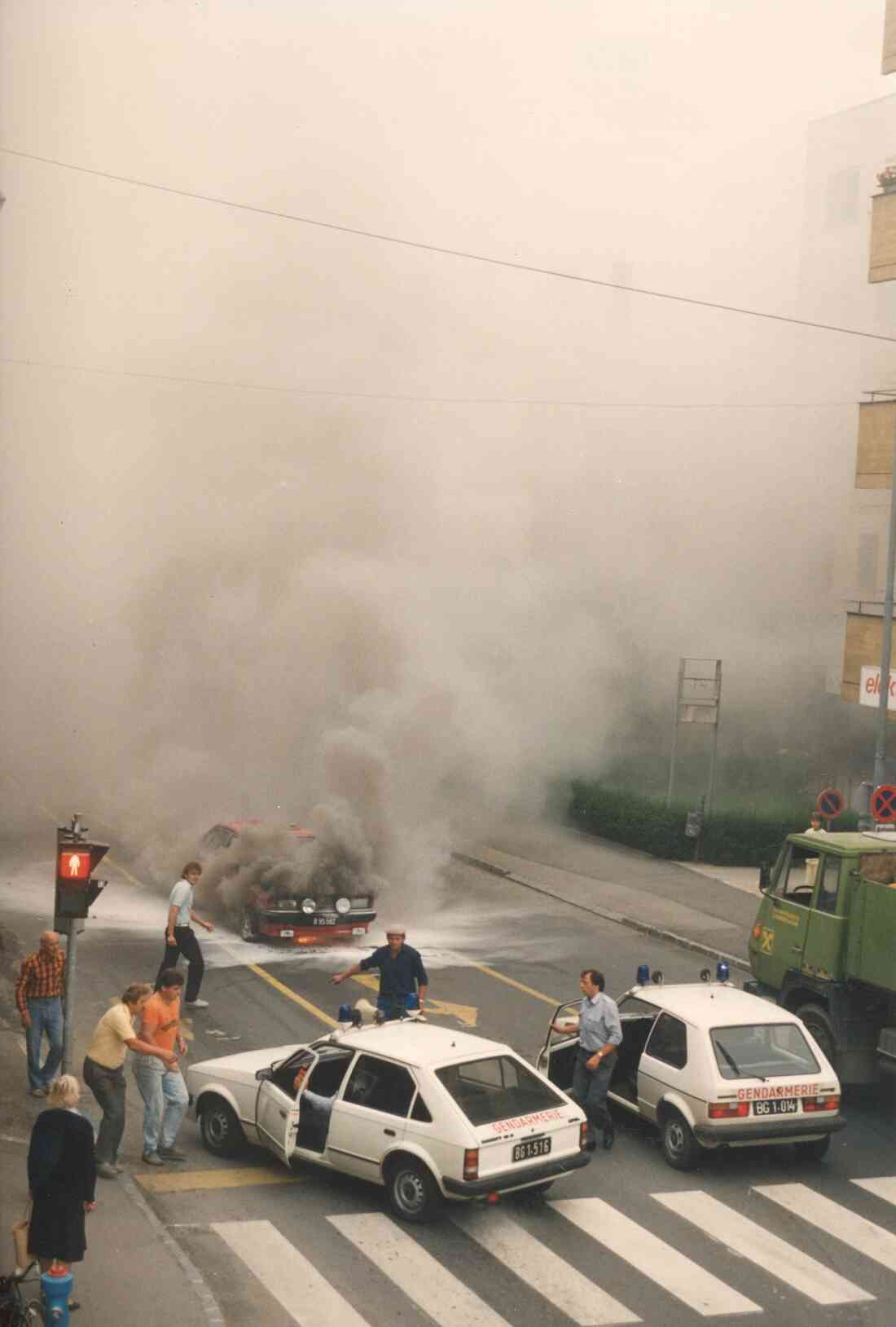 Stadtfeuerwehr: Fahrzeugbrand im Bereich Wienerstraße 1