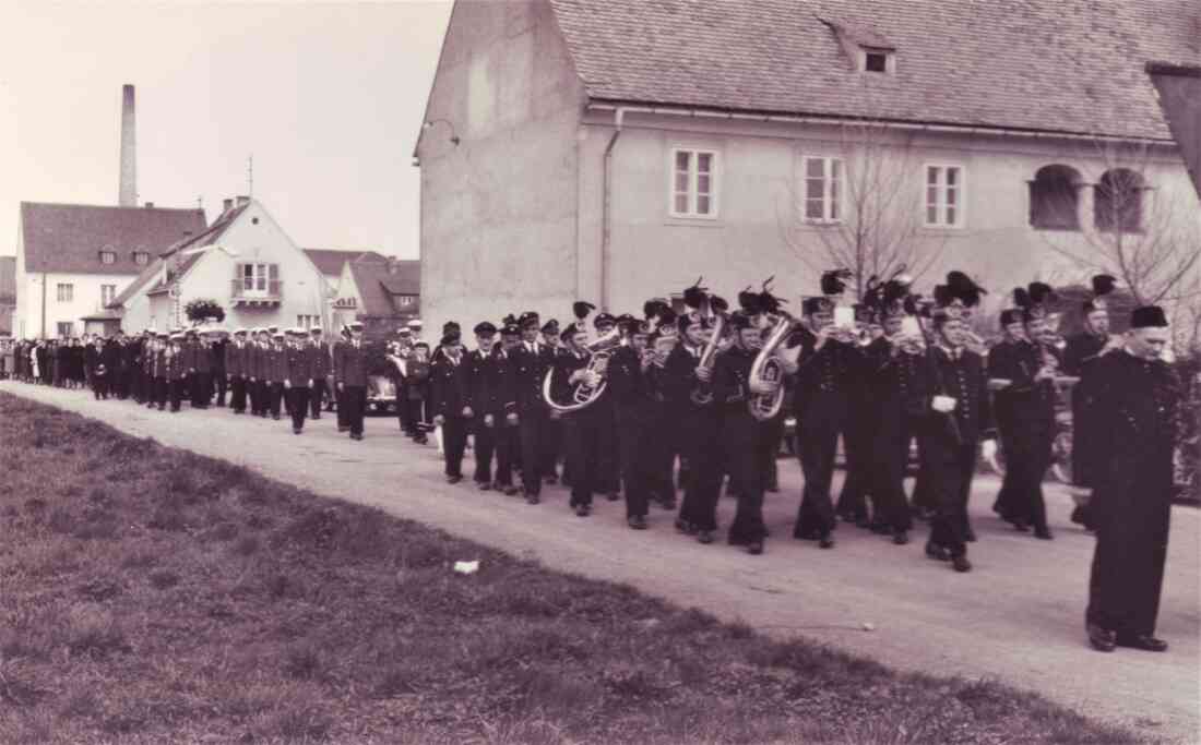 Stadtkapelle Oberwart: Begräbnis des Gründungkapellmeisters Johann Kappel (*1905/+1960)  am 12. April 1960 / Bergknappenkapelle Tauchen