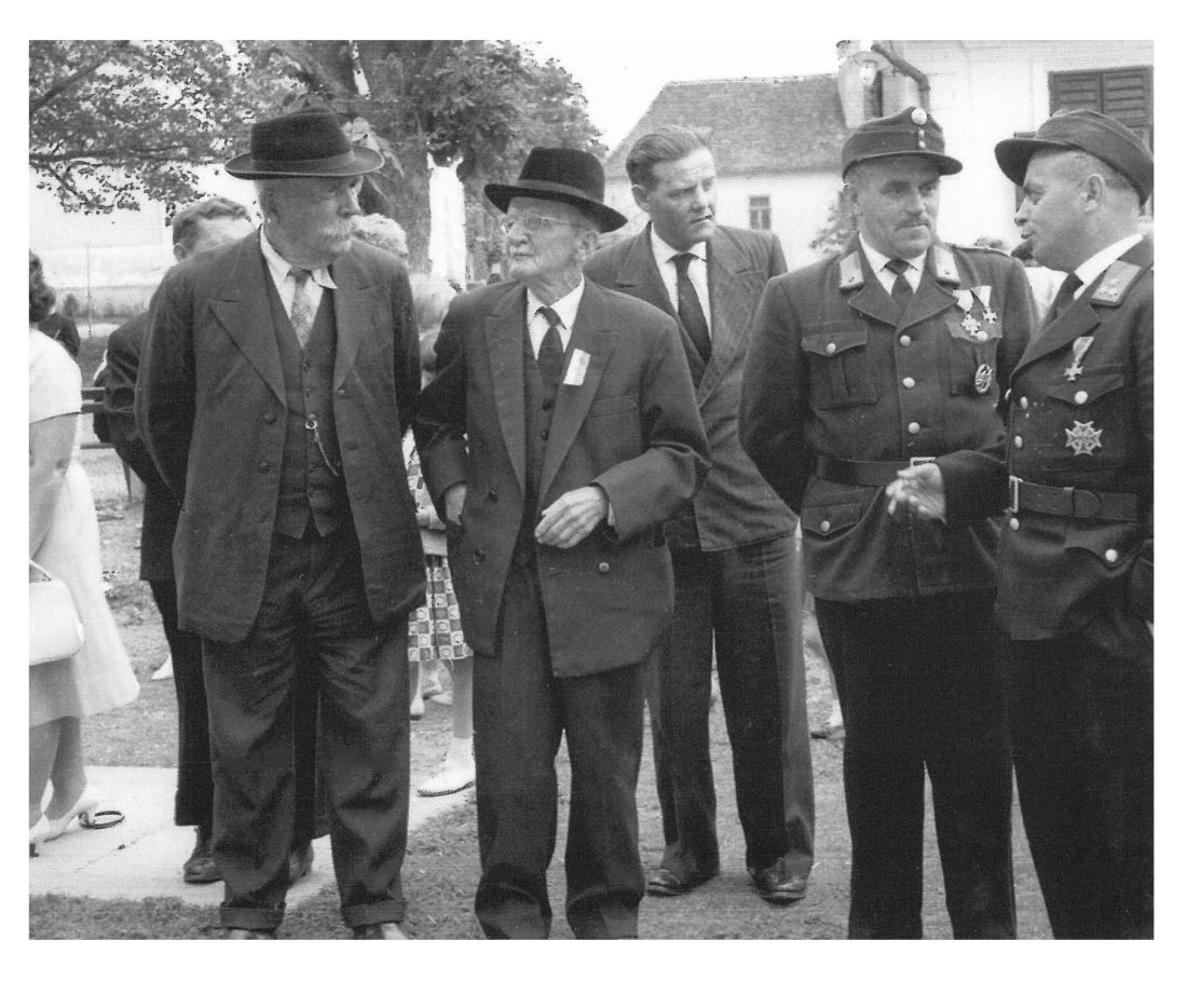 St. Martin: Weihe des neuen Kriegerdenkmals im Jahr 1962 "Auf dem Weg zum Festakt" - Korbadits/Schuch/Ratz/Pleyer/Weichselberge