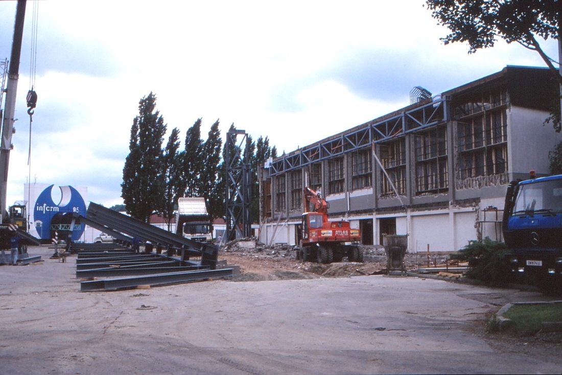 Erweiterung der Dreifachhalle (Informstraße 2)