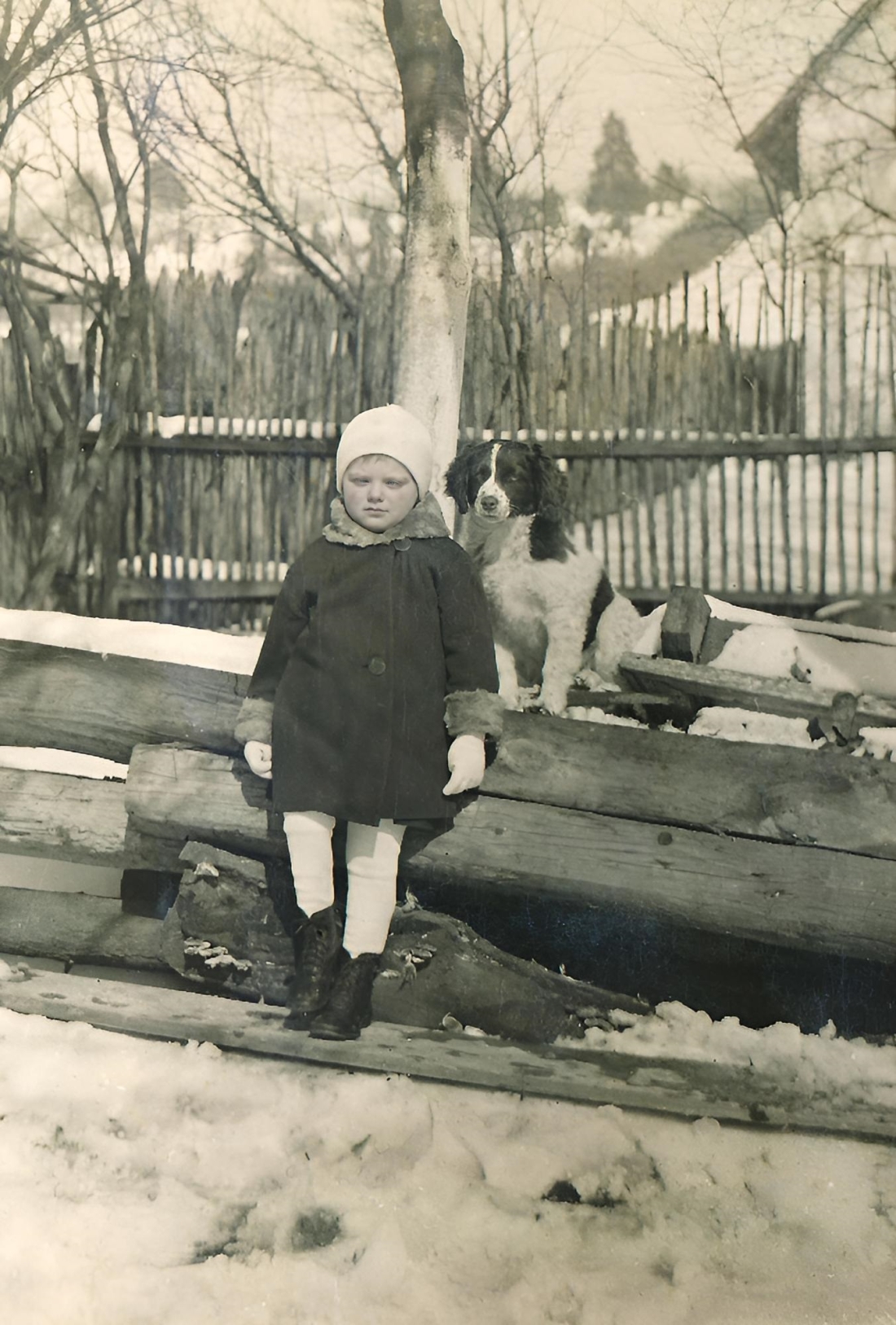 Wilma Steiger (verh. Oswald, *1927/+2023) mit Hund