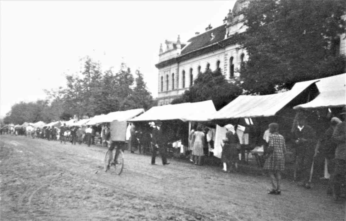Wochenmarkt - vor dem Rathaus
