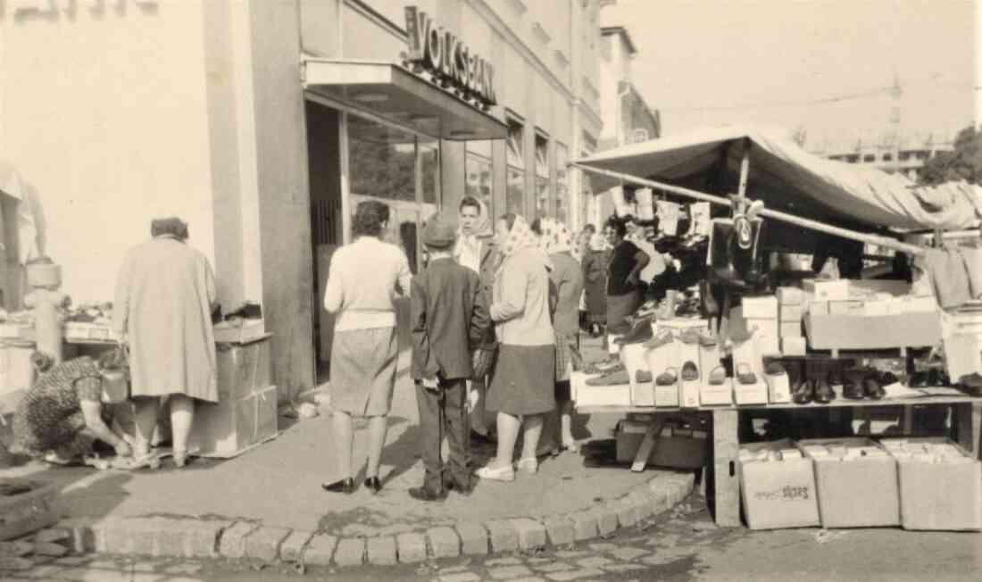 Wochenmarkt - vor der Volksbank (Hauptplatz 10)