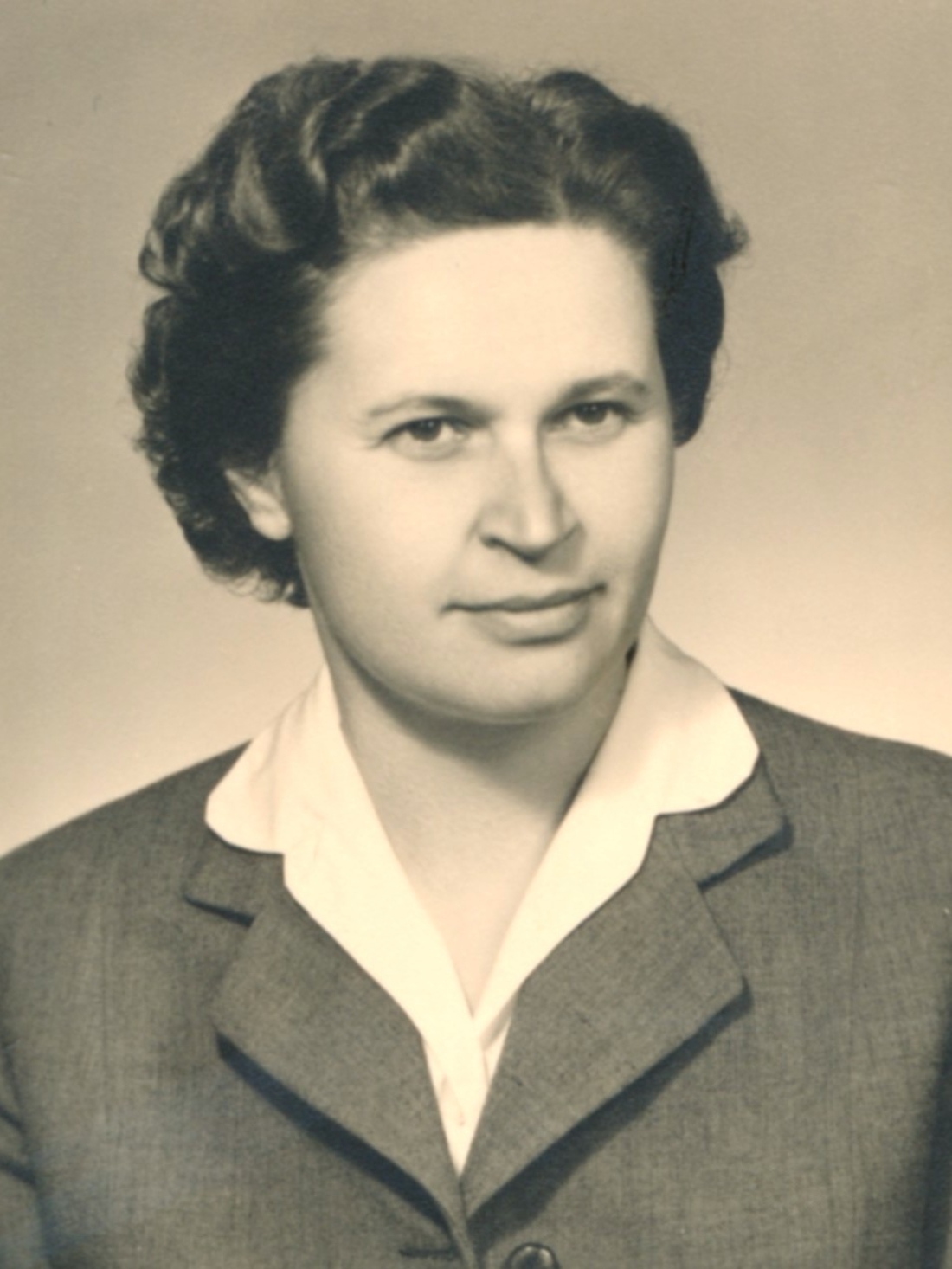 Portrait: Theodora Lorenz (*1926/+2011)