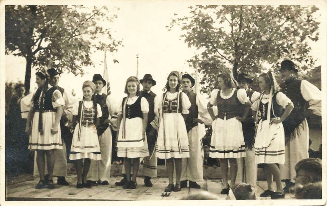 Tanzgruppe der röm. kath. Jugend - Gyaky-Pagany/Krautsak-Wagner/Oswald-Kotrba/Ritter-Feldbacher//Obojkovits-Moritz//Benkö/Mohat/Grof