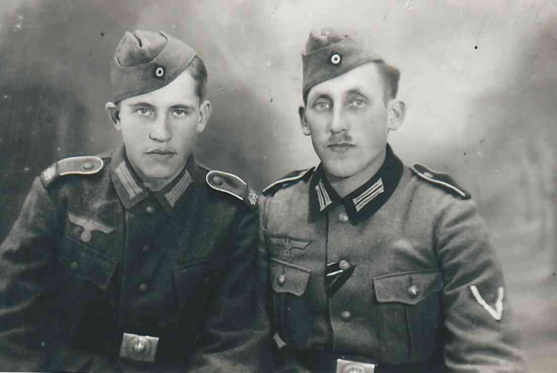 Zwei Brüder als Soldaten