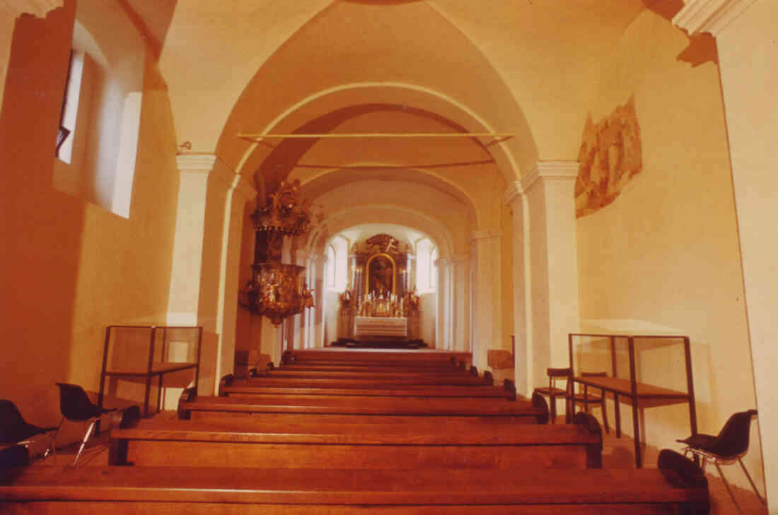 Innenraum der röm. kath. Aufbahrungskirche - ehemalige Pfarrkirche Maria Himmelfahrt um 1980