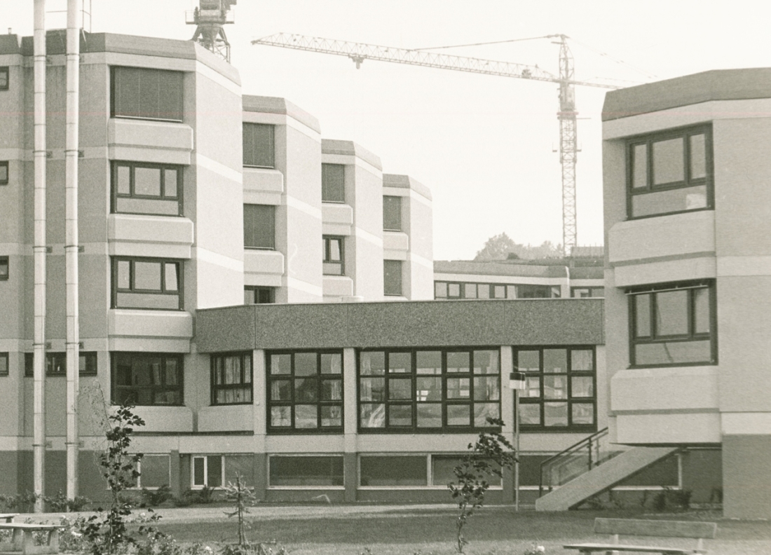 Seitlicher Blick gegen SSW auf das neuerrichtete Internat der Stadt Oberwart - Schulgasse 31: