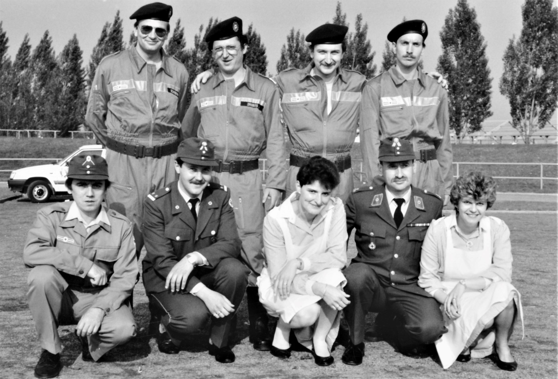 Rotes Kreuz: 50 Jahre Stadt Oberwart - Gruppenfoto (Kopfer/Pal/Hutter/Imre/Schneemann/Drobits/Adorjan/Heissenberger)