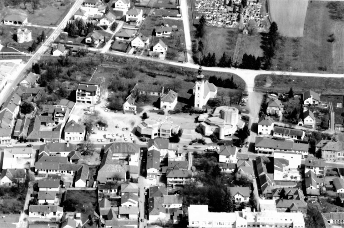 Flugaufnahme/Luftbild: Kath. Pfarrzentrum