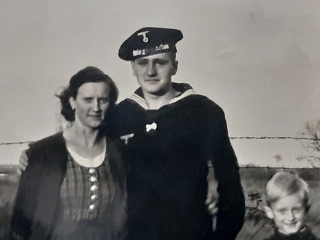 Ludmilla Absenger mit Sohn Karl und Neffen Josef Absenger (*1921/+1941 gefallen)